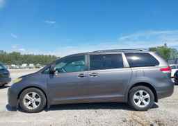 2011 TOYOTA SIENNA LE