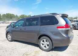 2011 TOYOTA SIENNA LE