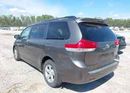 2011 TOYOTA SIENNA LE