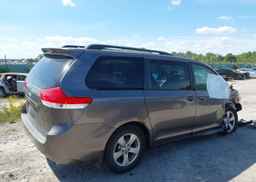 2011 TOYOTA SIENNA LE