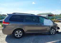 2011 TOYOTA SIENNA LE