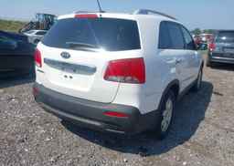 2013 KIA SORENTO LX