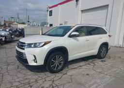 2017 TOYOTA HIGHLANDER SE