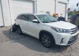 2017 TOYOTA HIGHLANDER SE