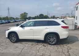 2017 TOYOTA HIGHLANDER SE