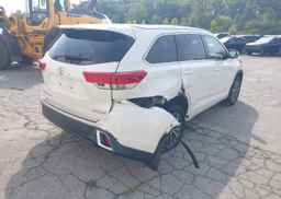 2017 TOYOTA HIGHLANDER SE