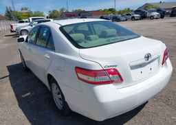 2011 TOYOTA CAMRY SE