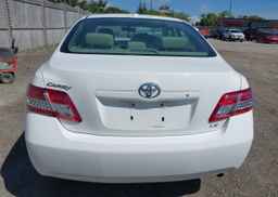 2011 TOYOTA CAMRY SE