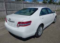2011 TOYOTA CAMRY SE