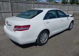 2011 TOYOTA CAMRY SE