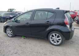 2016 TOYOTA Prius c