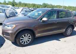 2011 VOLKSWAGEN TOUAREG