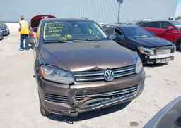 2011 VOLKSWAGEN TOUAREG
