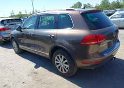 2011 VOLKSWAGEN TOUAREG