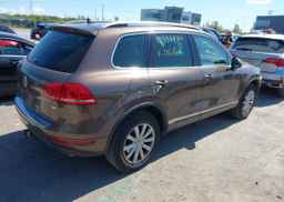 2011 VOLKSWAGEN TOUAREG