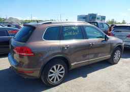 2011 VOLKSWAGEN TOUAREG