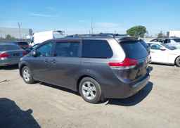 2011 TOYOTA SIENNA LE