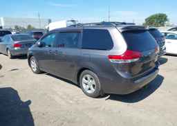 2011 TOYOTA SIENNA LE