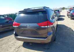2011 TOYOTA SIENNA LE