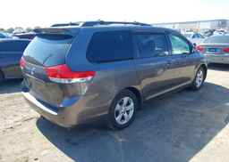2011 TOYOTA SIENNA LE