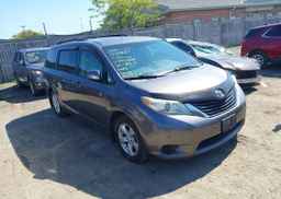 2011 TOYOTA SIENNA LE