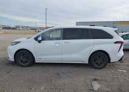 2021 TOYOTA SIENNA LE 8-PASSENGER