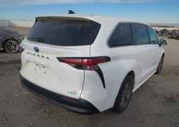 2021 TOYOTA SIENNA LE 8-PASSENGER