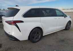 2021 TOYOTA SIENNA LE 8-PASSENGER