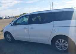 2018 KIA SEDONA LX