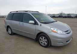 2010 TOYOTA SIENNA CE