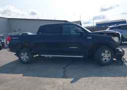 2013 TOYOTA TUNDRA CREWMAX SR5