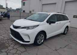 2022 TOYOTA SIENNA XSE