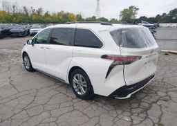 2022 TOYOTA SIENNA XSE