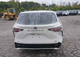 2022 TOYOTA SIENNA XSE