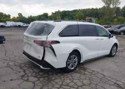 2022 TOYOTA SIENNA XSE