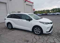 2022 TOYOTA SIENNA XSE