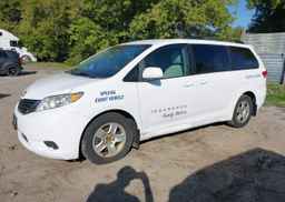 2012 TOYOTA SIENNA LE