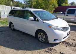 2012 TOYOTA SIENNA LE