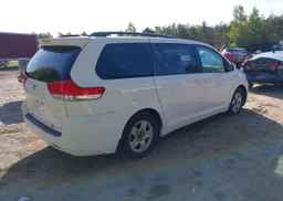 2012 TOYOTA SIENNA LE