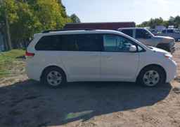 2012 TOYOTA SIENNA LE