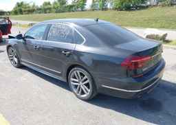 2017 VOLKSWAGEN PASSAT