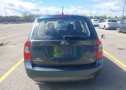 2011 KIA RONDO