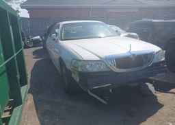 2004 LINCOLN TOWN CAR ULTIMATE