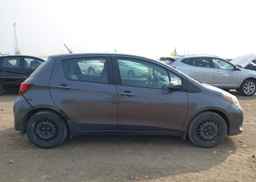 2015 TOYOTA YARIS LE