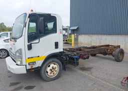 2011 ISUZU NQR