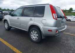 2006 NISSAN X-TRAIL SE