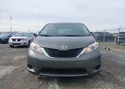 2014 TOYOTA SIENNA LE 8 PASSENGER