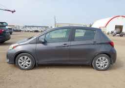 2015 TOYOTA YARIS LE