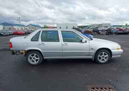 1999 VOLVO S70