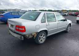 1999 VOLVO S70